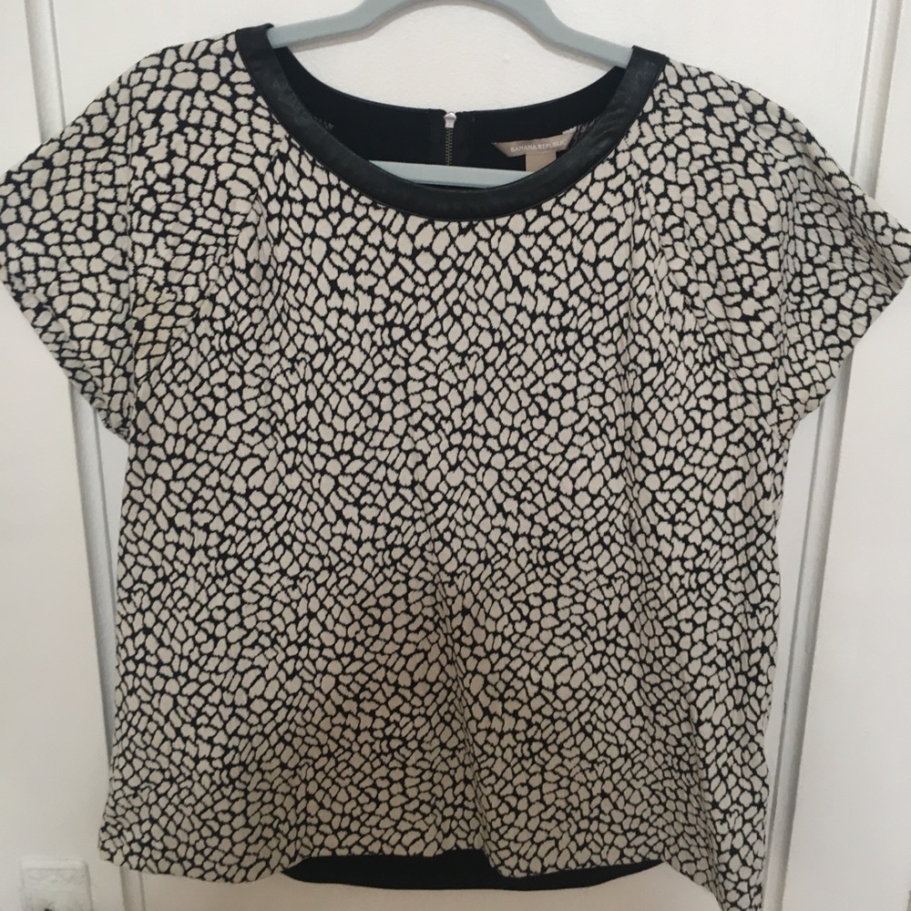 BANANA REPUBLIC Patterned Short Sleeve Top